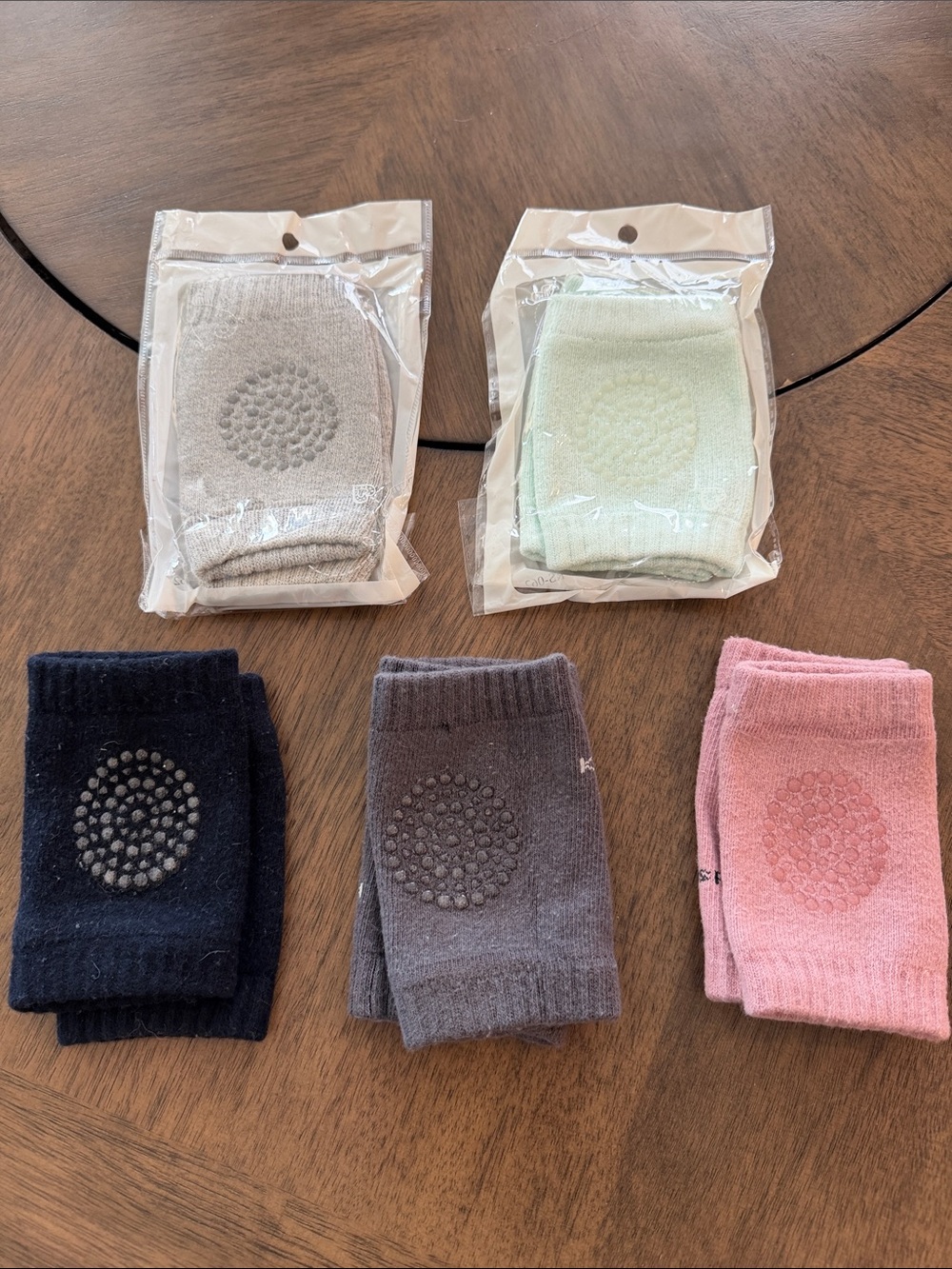 Infant knee pads with Skid resistance rubber